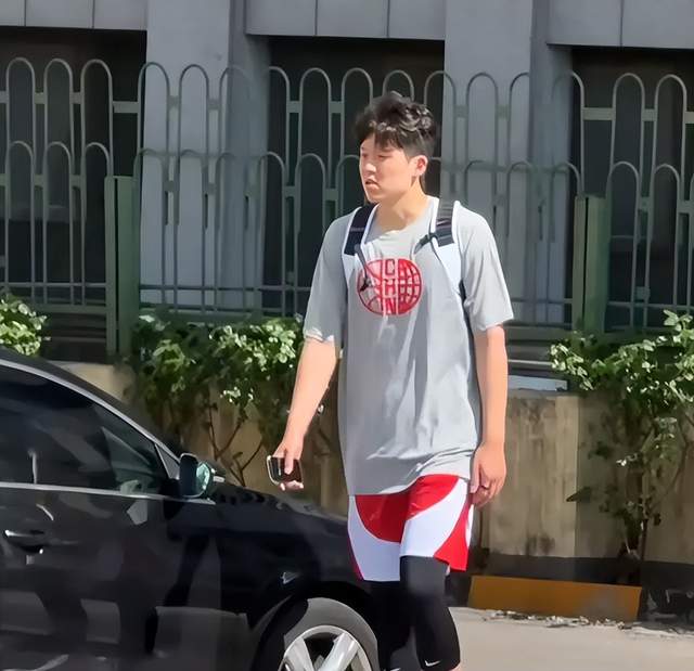杨瀚森曾凡博贺希宁已归队！男篮再定2场热身赛，郭士强压力不小 | 中国区|球友会|股份有限公司