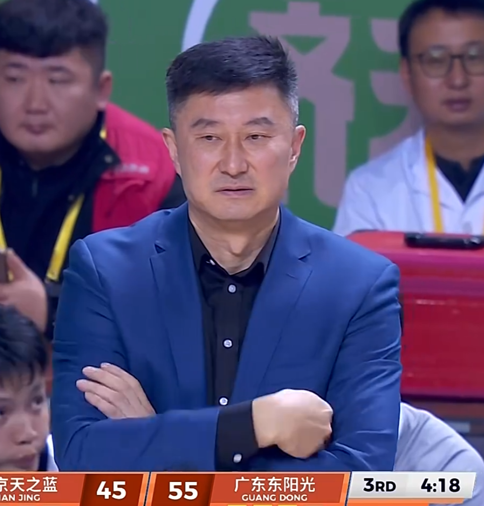 恭喜！杜锋姐姐当选新疆篮协副会长，朱芳雨新决定，宏远旧将退役 | 中国区|球友会|股份有限公司