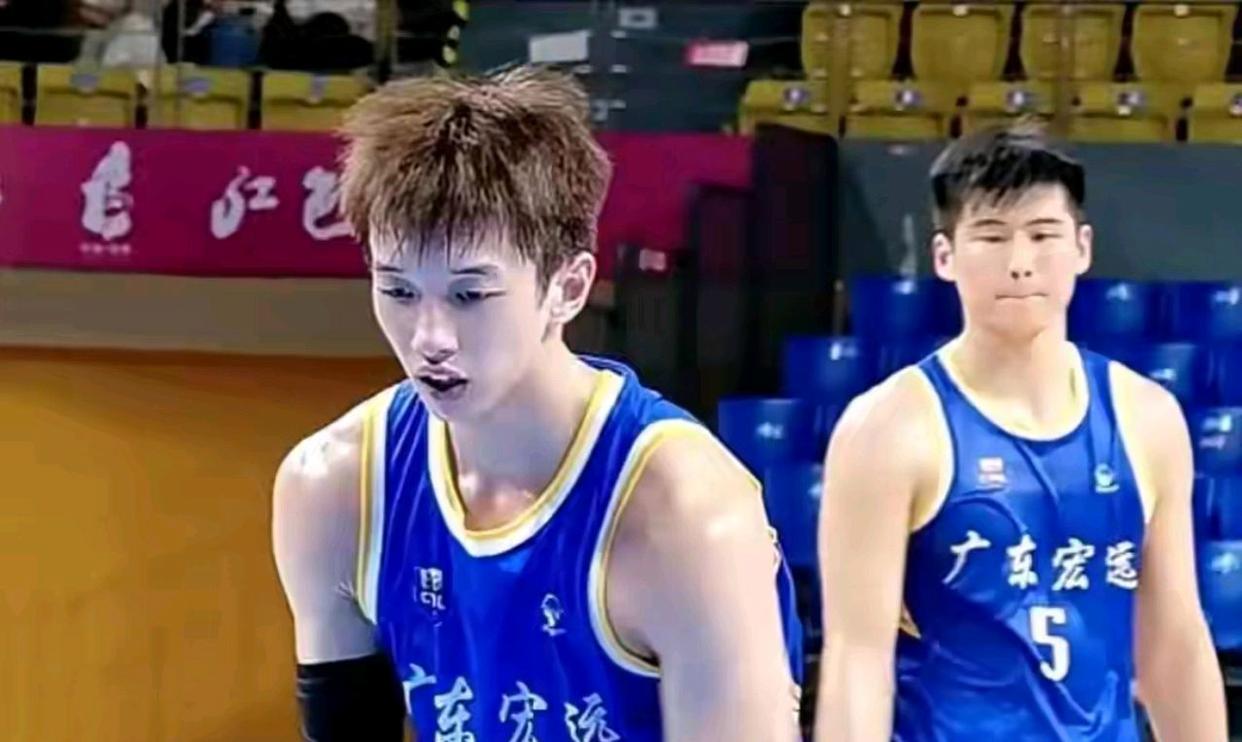 U21男篮半决赛青岛73比64上海队 广东100比85击败广厦 | 中国区|球友会|股份有限公司