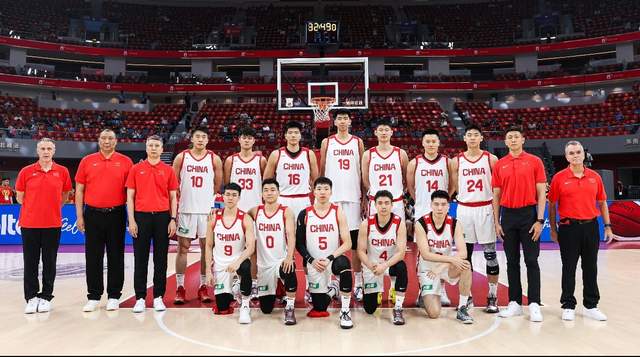 杨瀚森今夜首发！中国男篮VS荷兰，先发5人出炉：贺希宁领衔防线 | 中国区|球友会|股份有限公司