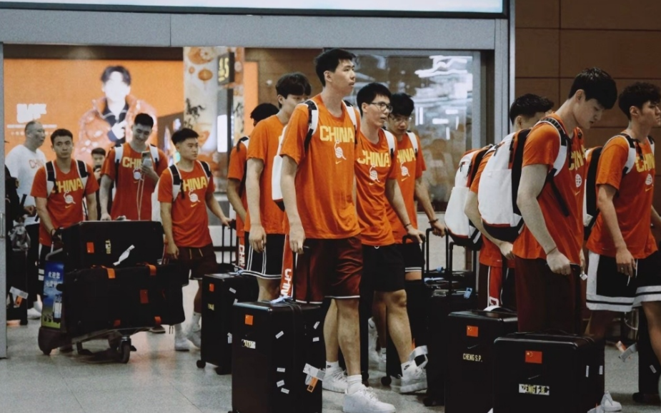 最高规格！中国男篮抵达沈阳获热烈欢迎 备战7月3日对决日本 | 中国区|球友会|股份有限公司
