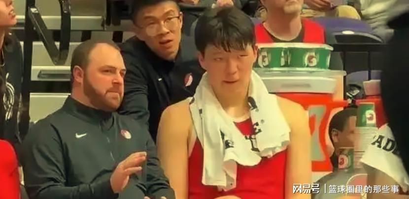 风格完全不搭，用法完全错误，凿低位的杨瀚森满满周琦既视感 | 中国区|球友会|股份有限公司