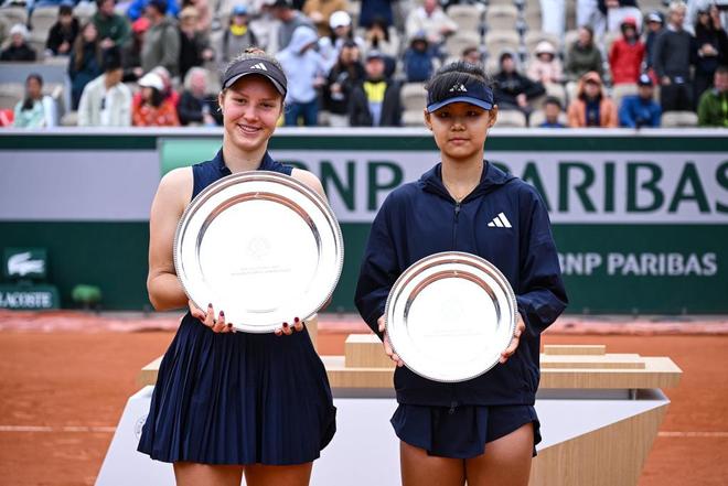 首秀砍8分!中国男篮19岁2米06新星闪耀NCAA:未来锋线支柱来了