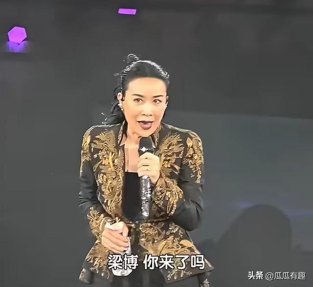 谁注意到韦世豪本轮打入绝杀后!蓉城主帅场边这个举动,赢得点赞