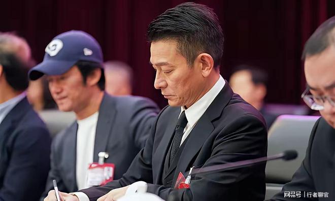 又是阴阳合同?雄鹿给底薪球员疯狂涨薪,NBA官方介入调查