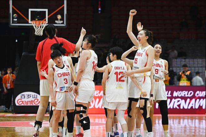 4大中锋难掩战术短板！宫鲁鸣理念不改，女篮想赢球仍得看对手脸色 | 中国区|球友会|股份有限公司