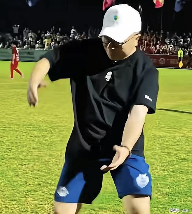 董路怒了！黑脸+爆粗怼记者 宣布喜讯：中国乳业巨头赞助足球小将 | 中国区|球友会|股份有限公司