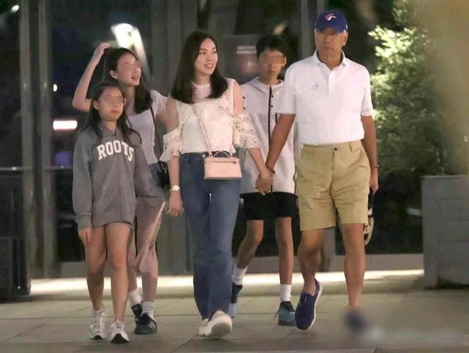 弗拉霍维奇主动示好巴萨,费兰·托雷斯未来成变数