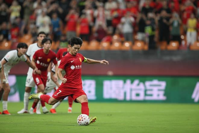 重庆铜梁龙2:3不敌上海海港六轮不胜，向余望点球破门莱昂纳多梅开二度 | 中国区|球友会|股份有限公司