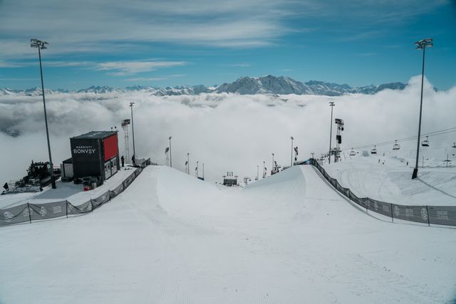 The Snow League雪盟滑雪职业联赛首个赛季在瑞士莱克斯圆满落幕 | 中国区|球友会|股份有限公司