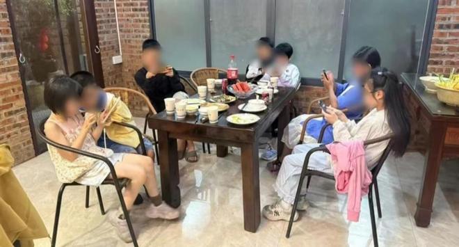 世界杯神剧情 瑞士扳平5分钟后遭重创 锋霸假摔染红 捂脸痛哭离场