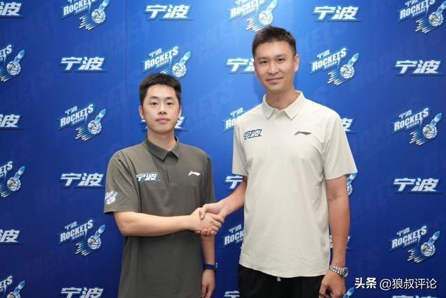 专家劝勇士送走巴特勒,为库里最后一搏