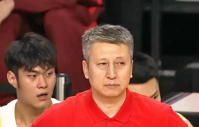 不去了！中国男篮官宣人员变动，3人无缘出征，世预赛14人名单藏着郭士强的小算盘 | 中国区|球友会|股份有限公司