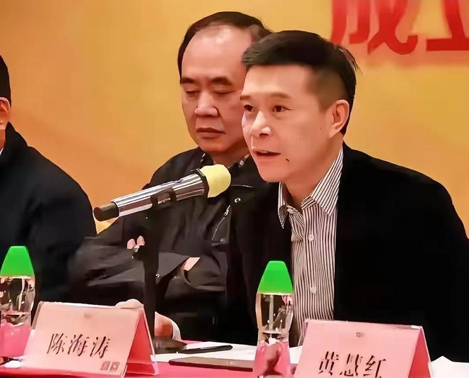 CBA最新消息!周鹏确定重返广东,李添荣怒怼球迷,石奎加盟香港金牛
