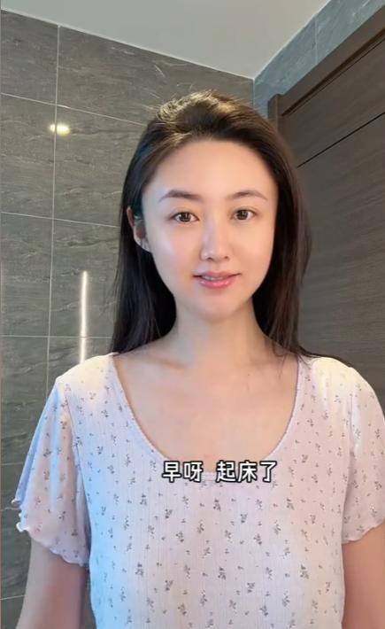 会玩,科贝尔封出梅西单刀,多特官方:GOAT与梅西